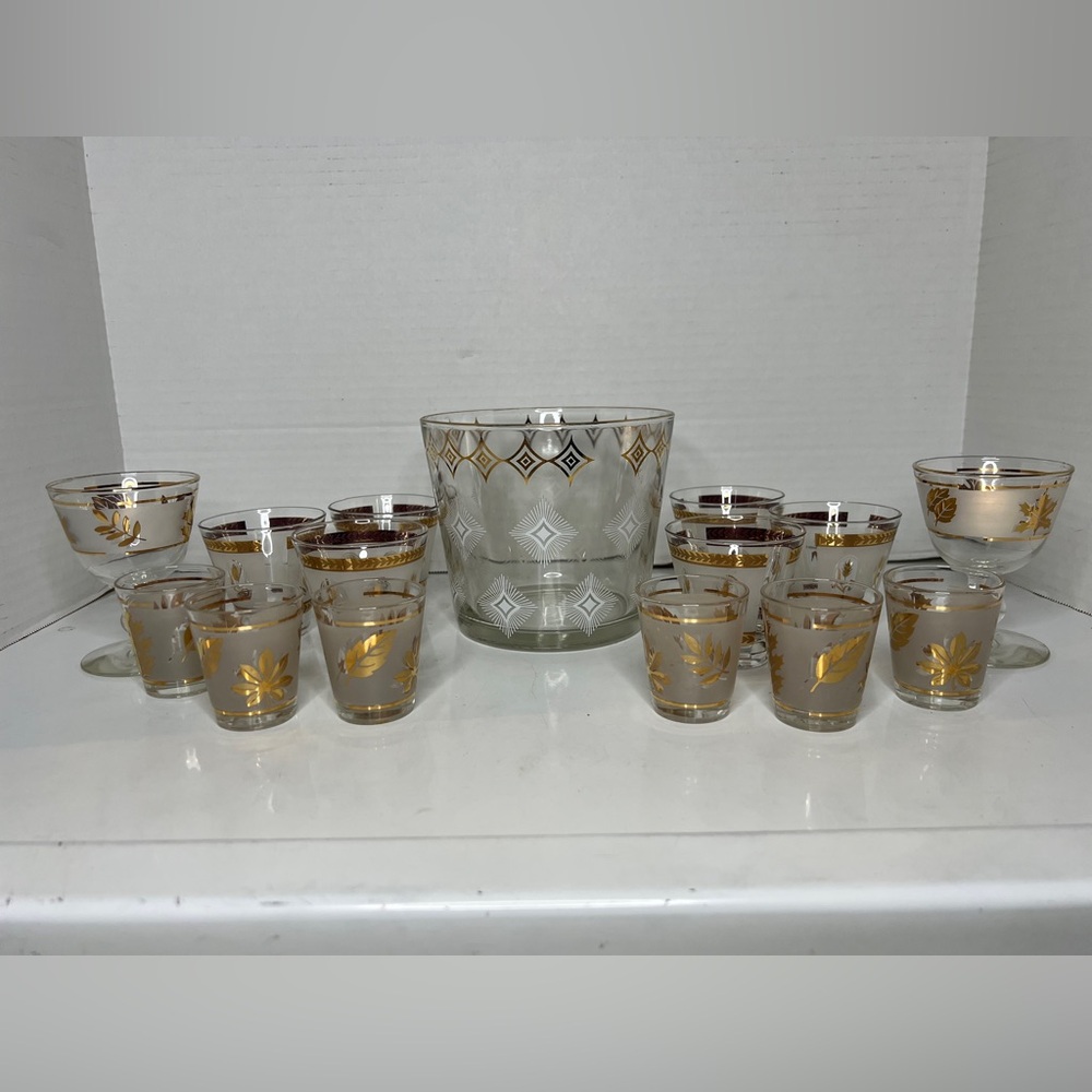Vintage 15 Pc MCM Gold Wheat Foliage Etched Leaf Bar Set
